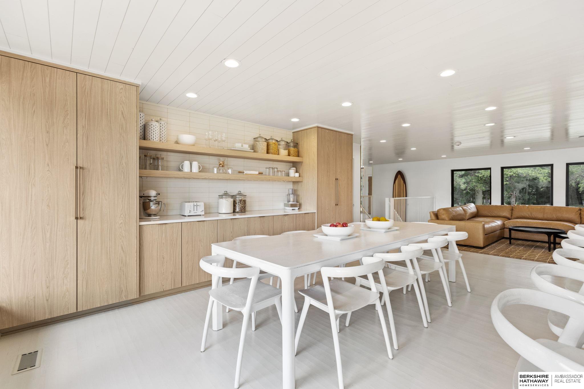 Lincoln, Nebraska 68516, United States, 5 Bedrooms Bedrooms, ,6 BathroomsBathrooms,Residential,Pending,203898