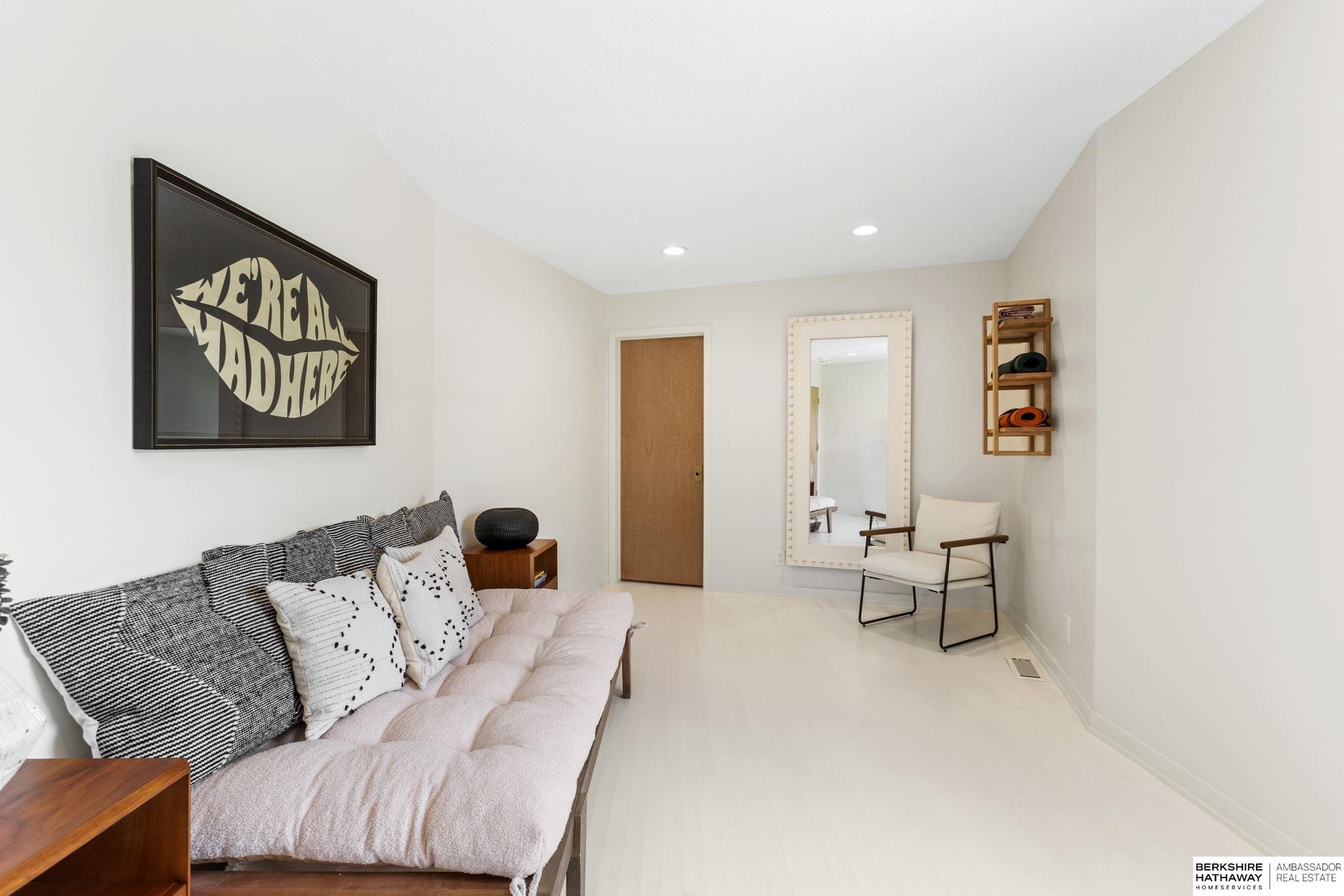 Lincoln, Nebraska 68516, United States, 5 Bedrooms Bedrooms, ,6 BathroomsBathrooms,Residential,Pending,203898