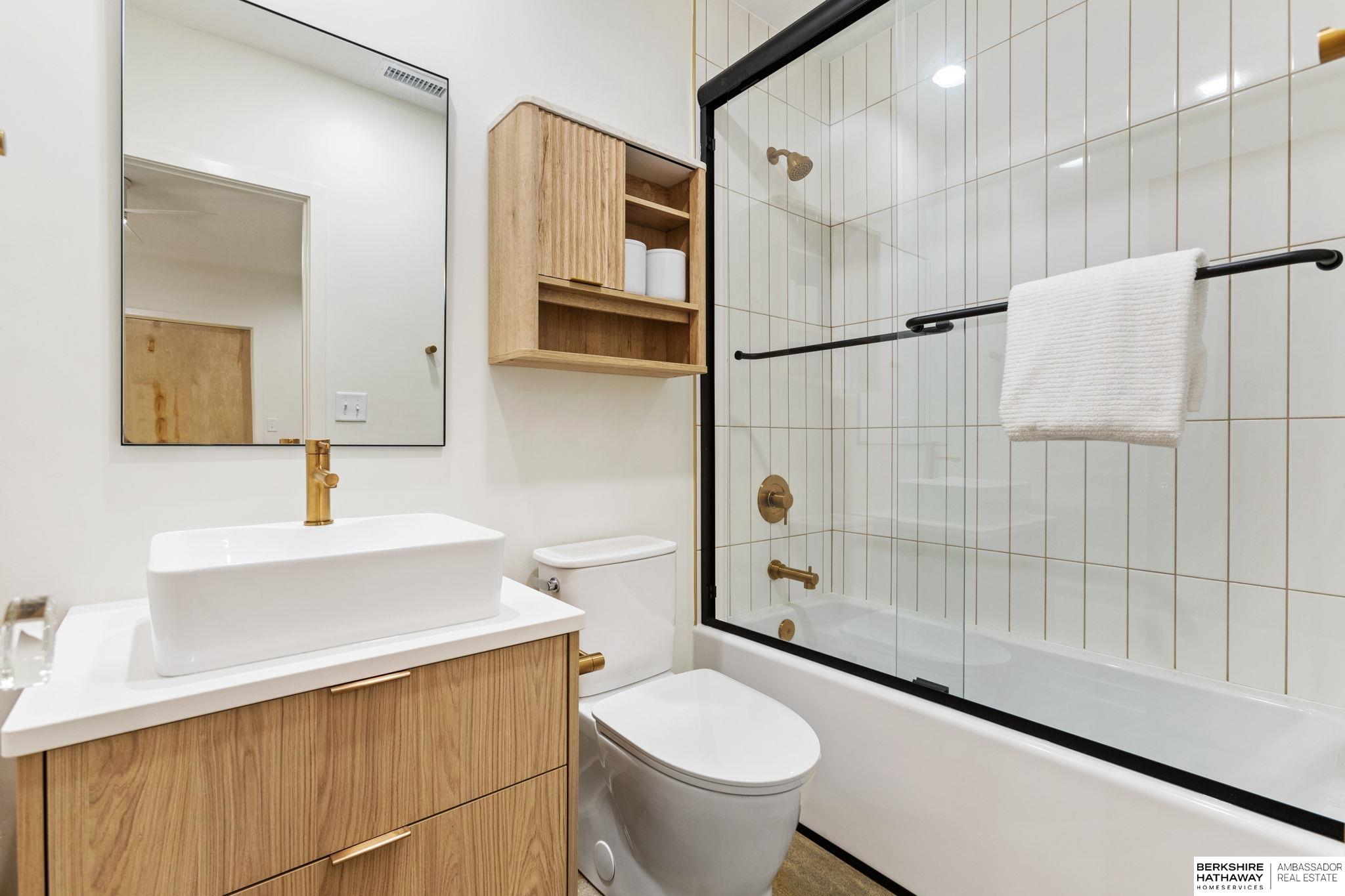 Lincoln, Nebraska 68516, United States, 5 Bedrooms Bedrooms, ,6 BathroomsBathrooms,Residential,Pending,203898