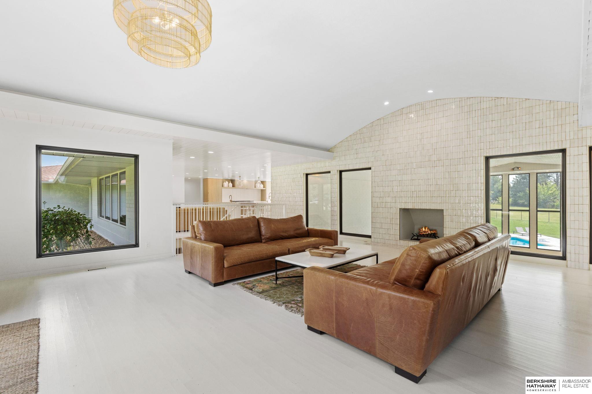 Lincoln, Nebraska 68516, United States, 5 Bedrooms Bedrooms, ,6 BathroomsBathrooms,Residential,Pending,203898