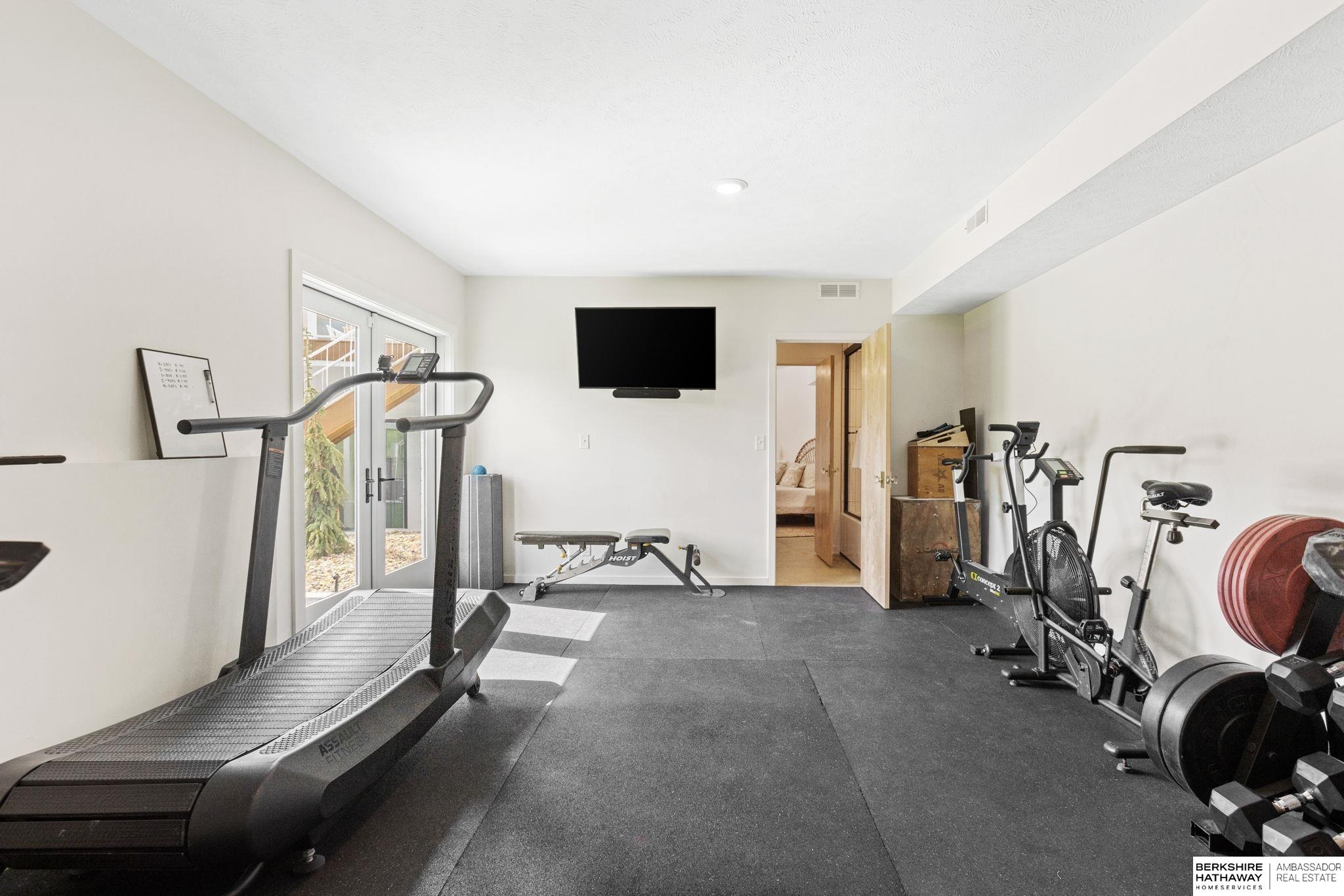 Lincoln, Nebraska 68516, United States, 5 Bedrooms Bedrooms, ,6 BathroomsBathrooms,Residential,Pending,203898