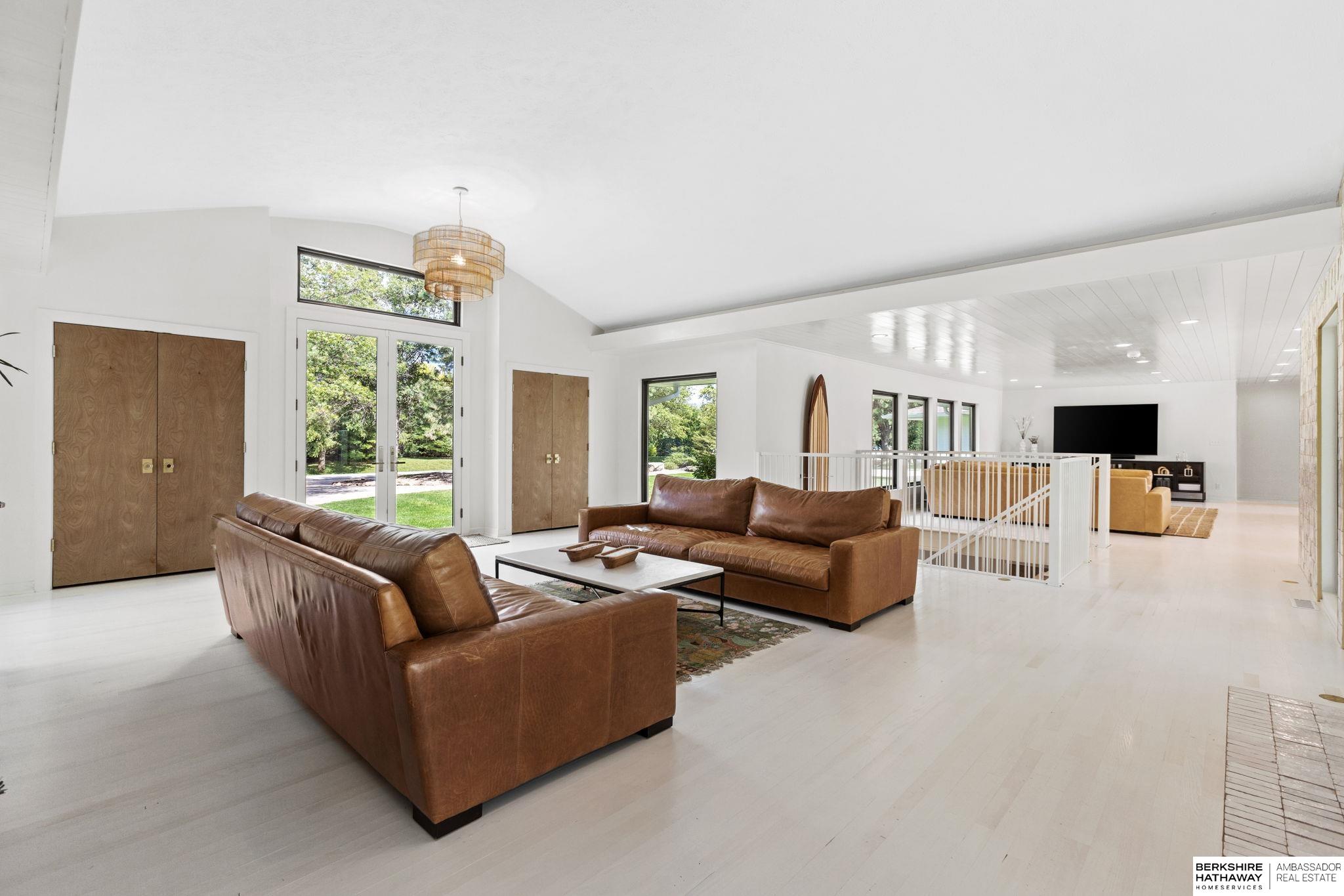 Lincoln, Nebraska 68516, United States, 5 Bedrooms Bedrooms, ,6 BathroomsBathrooms,Residential,Pending,203898