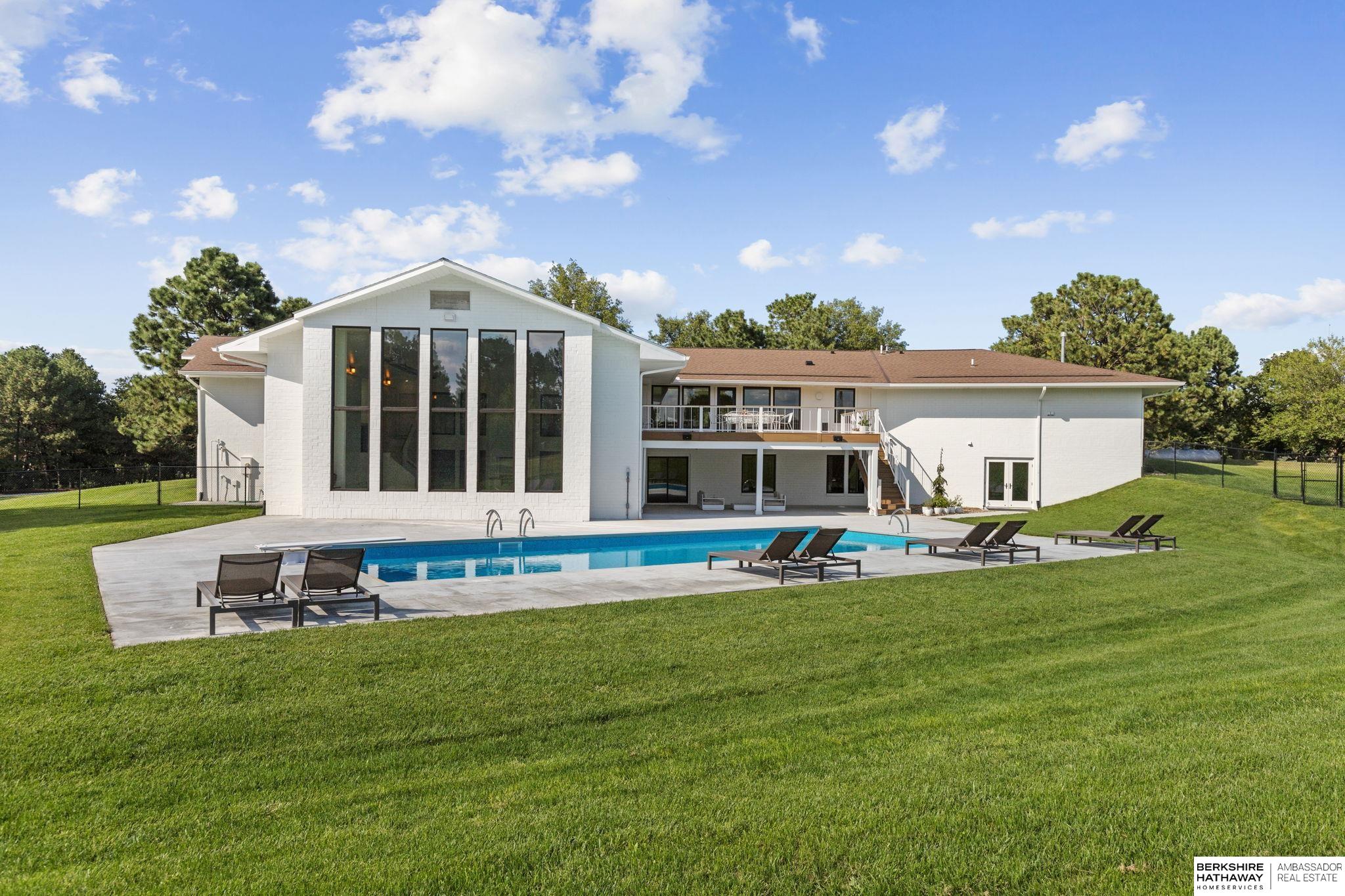 Lincoln, Nebraska 68516, United States, 5 Bedrooms Bedrooms, ,6 BathroomsBathrooms,Residential,Pending,203898