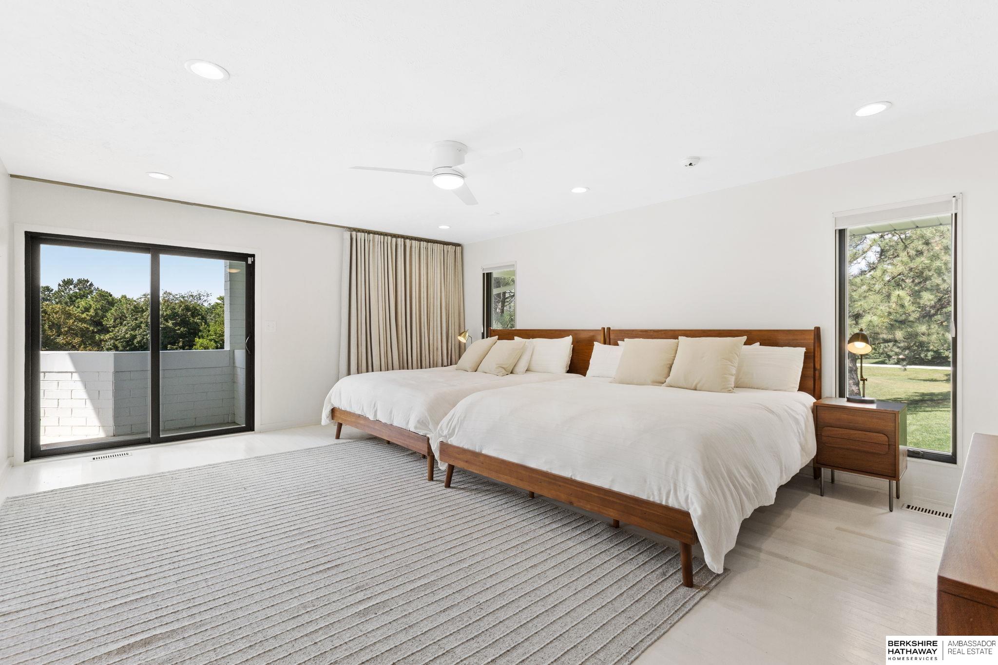 Lincoln, Nebraska 68516, United States, 5 Bedrooms Bedrooms, ,6 BathroomsBathrooms,Residential,Pending,203898