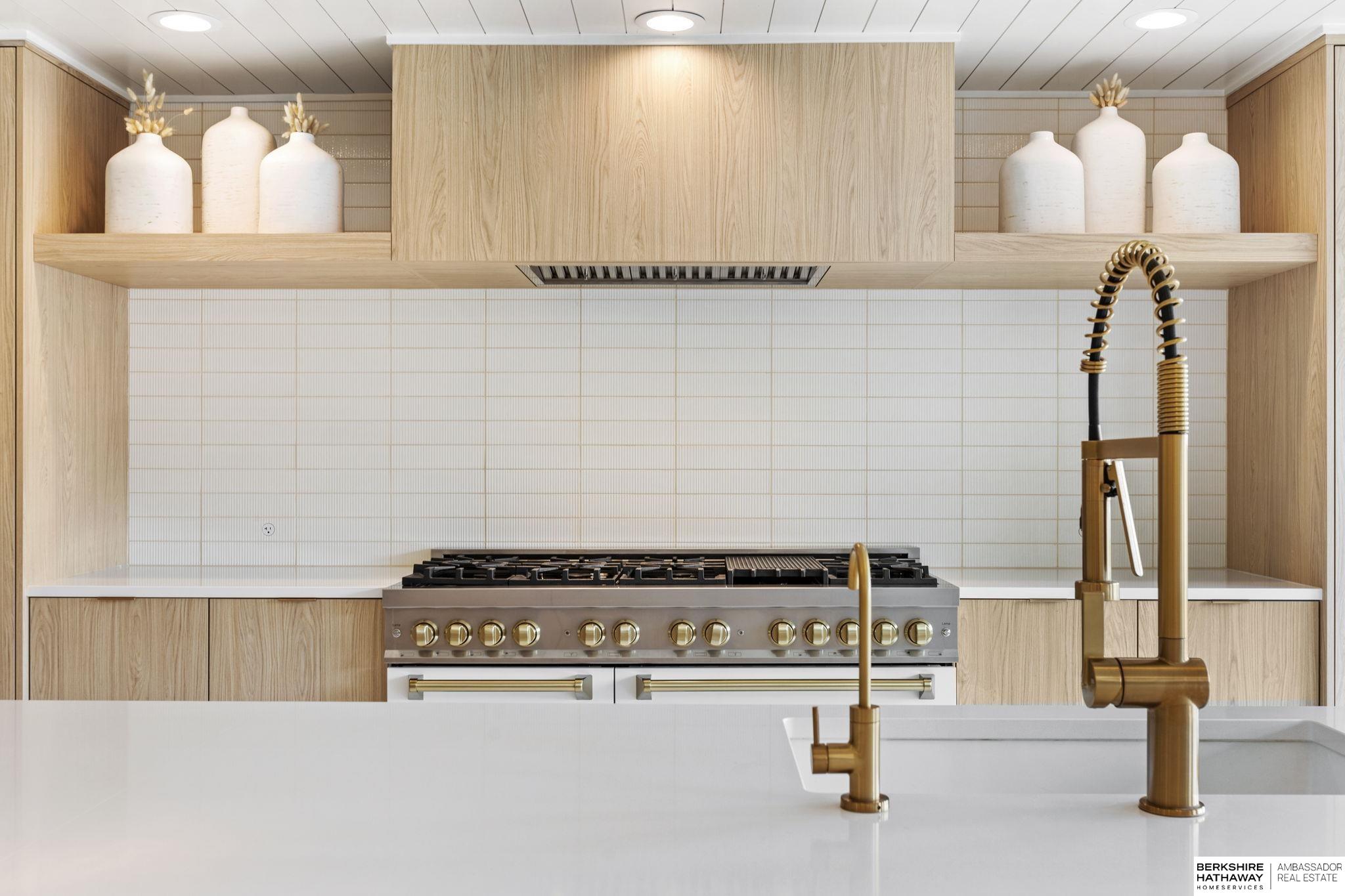 Lincoln, Nebraska 68516, United States, 5 Bedrooms Bedrooms, ,6 BathroomsBathrooms,Residential,Pending,203898