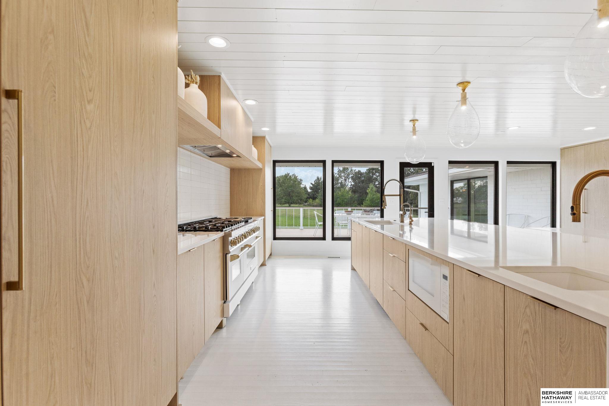 Lincoln, Nebraska 68516, United States, 5 Bedrooms Bedrooms, ,6 BathroomsBathrooms,Residential,Pending,203898