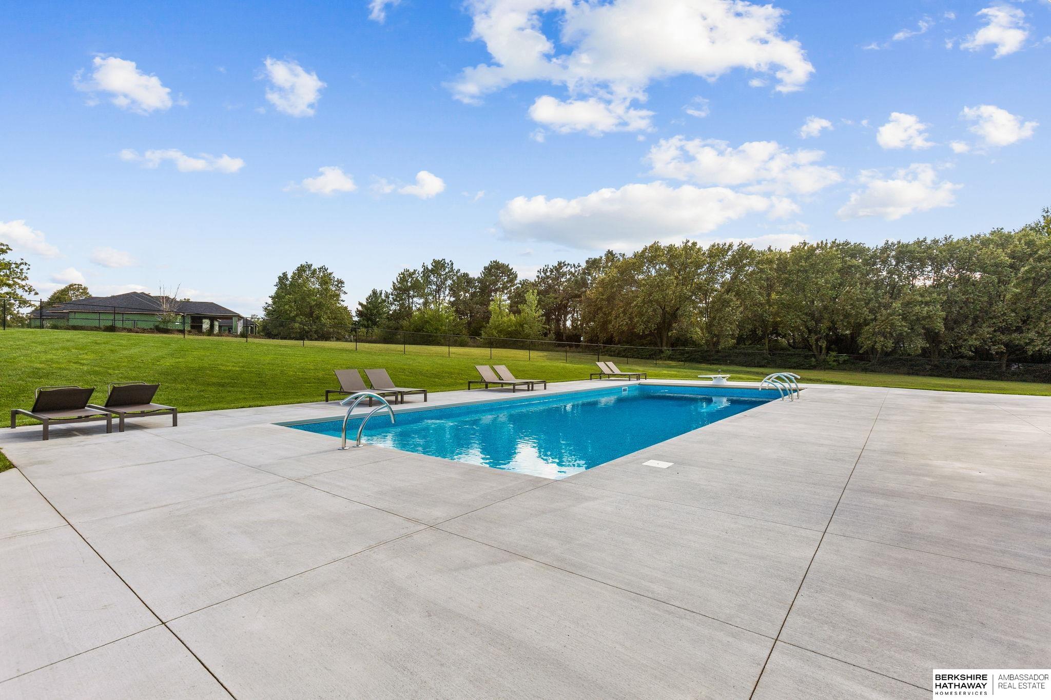 Lincoln, Nebraska 68516, United States, 5 Bedrooms Bedrooms, ,6 BathroomsBathrooms,Residential,Pending,203898