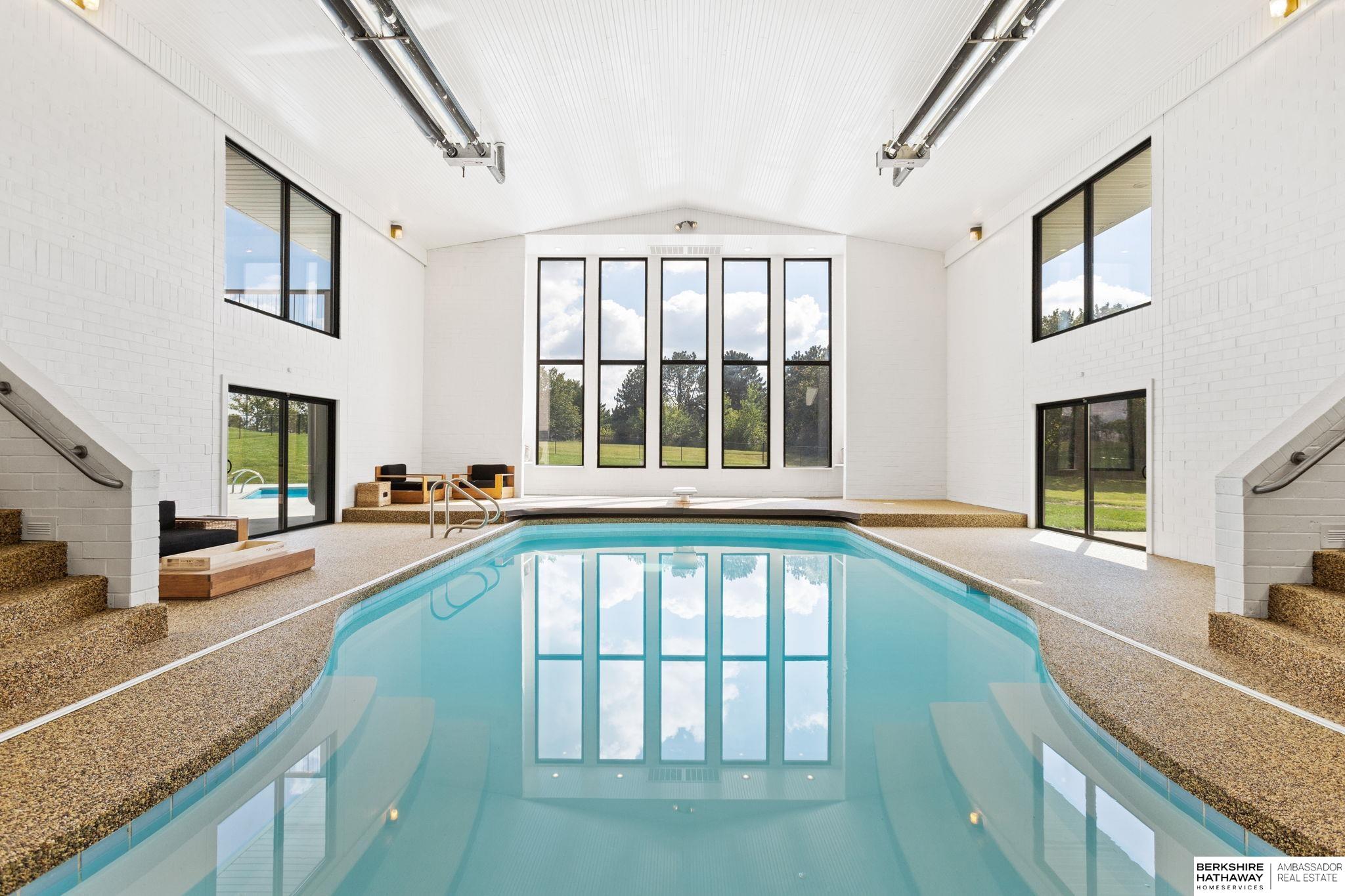 Lincoln, Nebraska 68516, United States, 5 Bedrooms Bedrooms, ,6 BathroomsBathrooms,Residential,Pending,203898