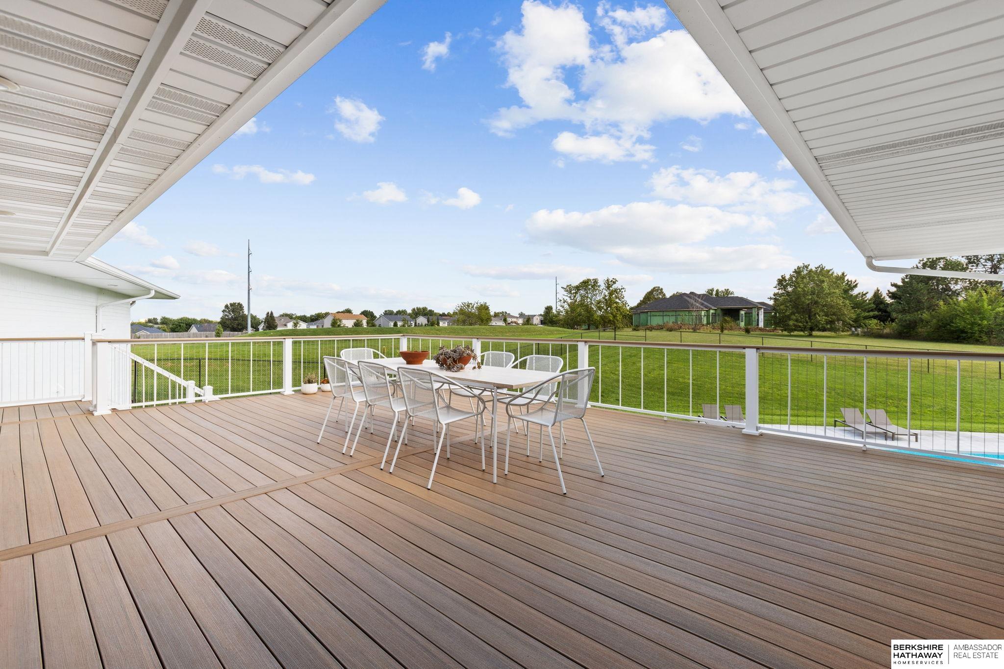 Lincoln, Nebraska 68516, United States, 5 Bedrooms Bedrooms, ,6 BathroomsBathrooms,Residential,Pending,203898