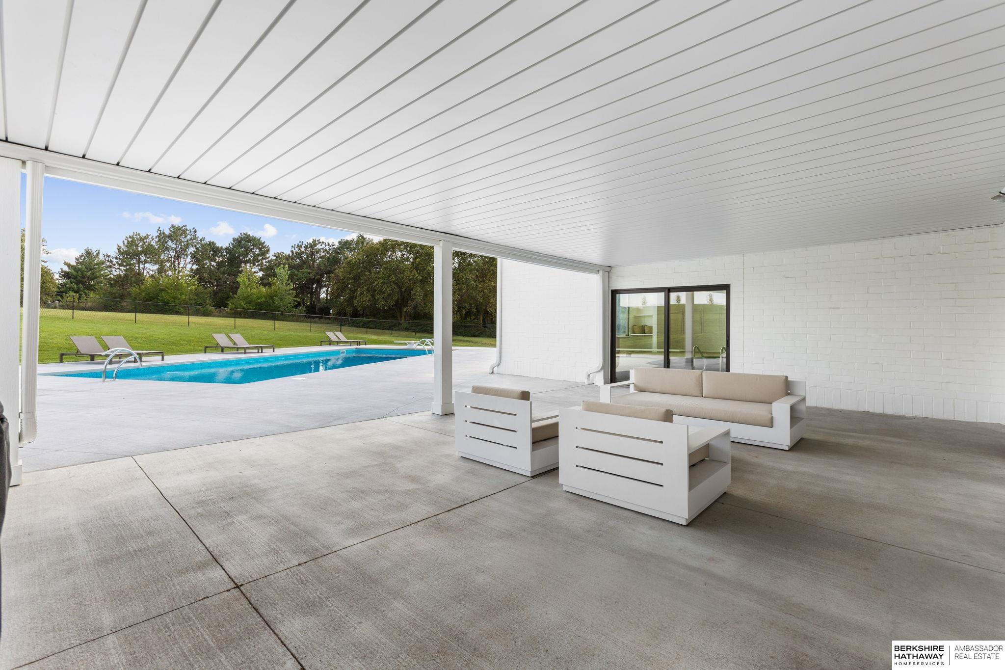 Lincoln, Nebraska 68516, United States, 5 Bedrooms Bedrooms, ,6 BathroomsBathrooms,Residential,Pending,203898