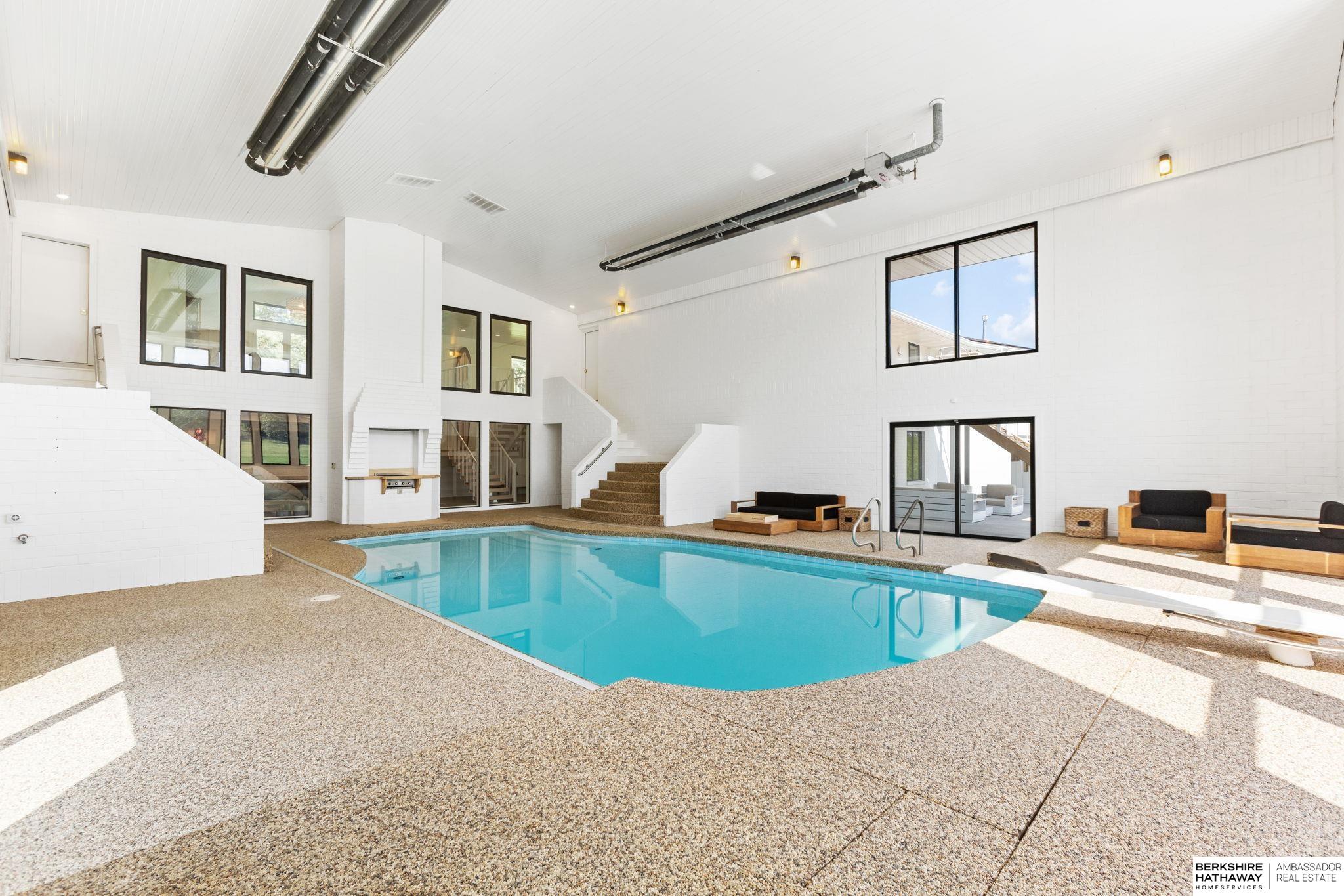 Lincoln, Nebraska 68516, United States, 5 Bedrooms Bedrooms, ,6 BathroomsBathrooms,Residential,Pending,203898