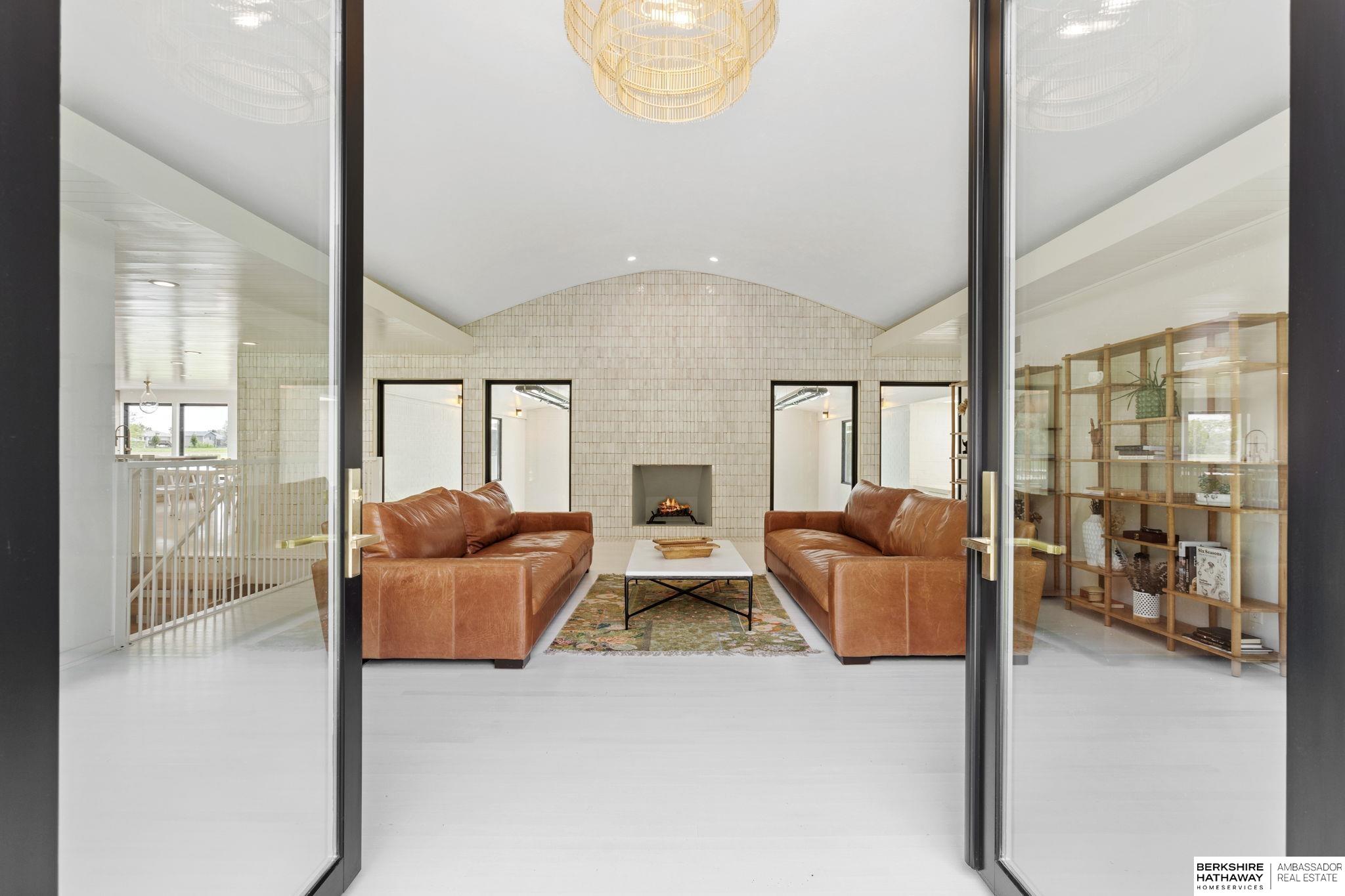 Lincoln, Nebraska 68516, United States, 5 Bedrooms Bedrooms, ,6 BathroomsBathrooms,Residential,Pending,203898