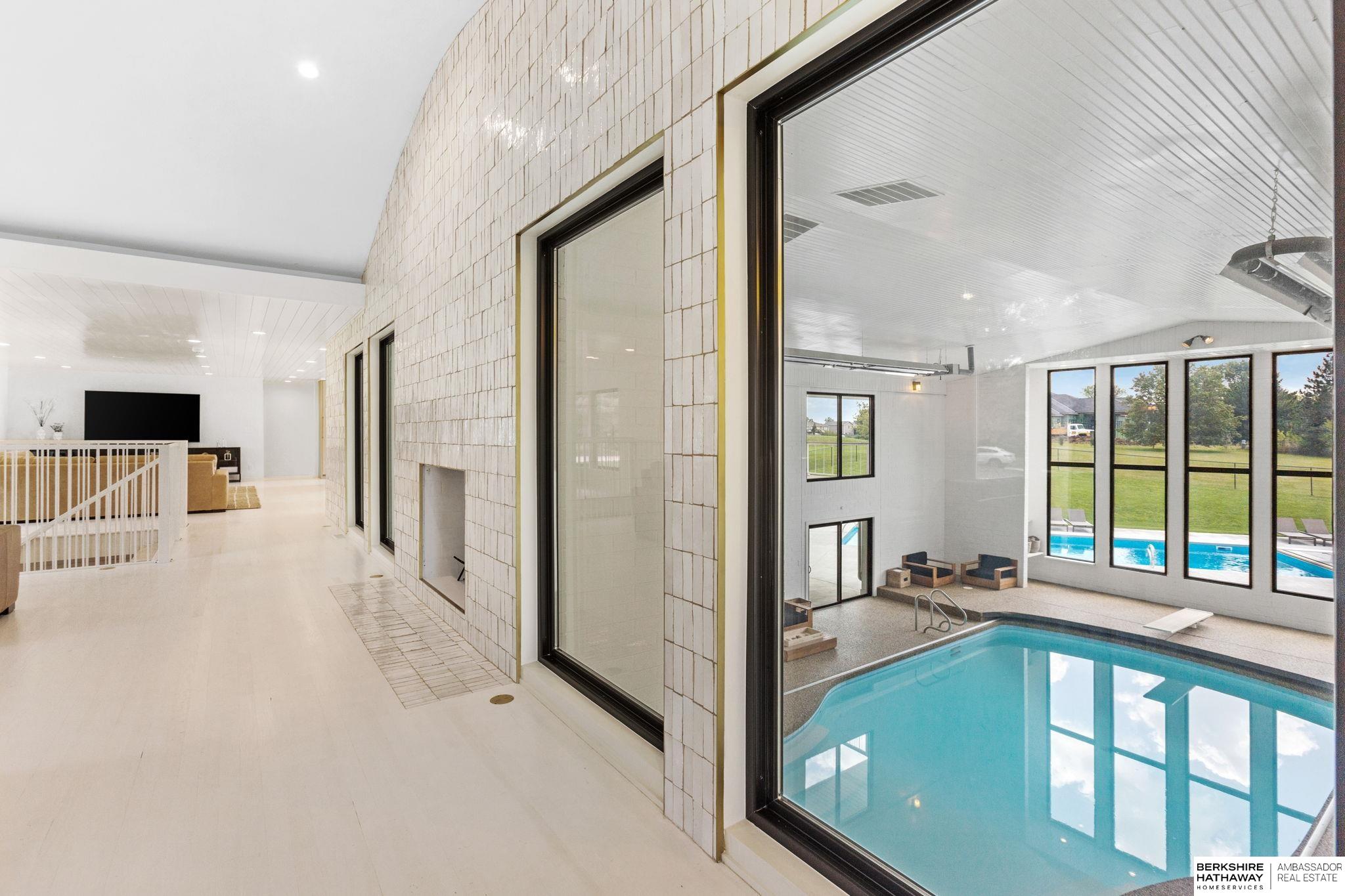 Lincoln, Nebraska 68516, United States, 5 Bedrooms Bedrooms, ,6 BathroomsBathrooms,Residential,Pending,203898