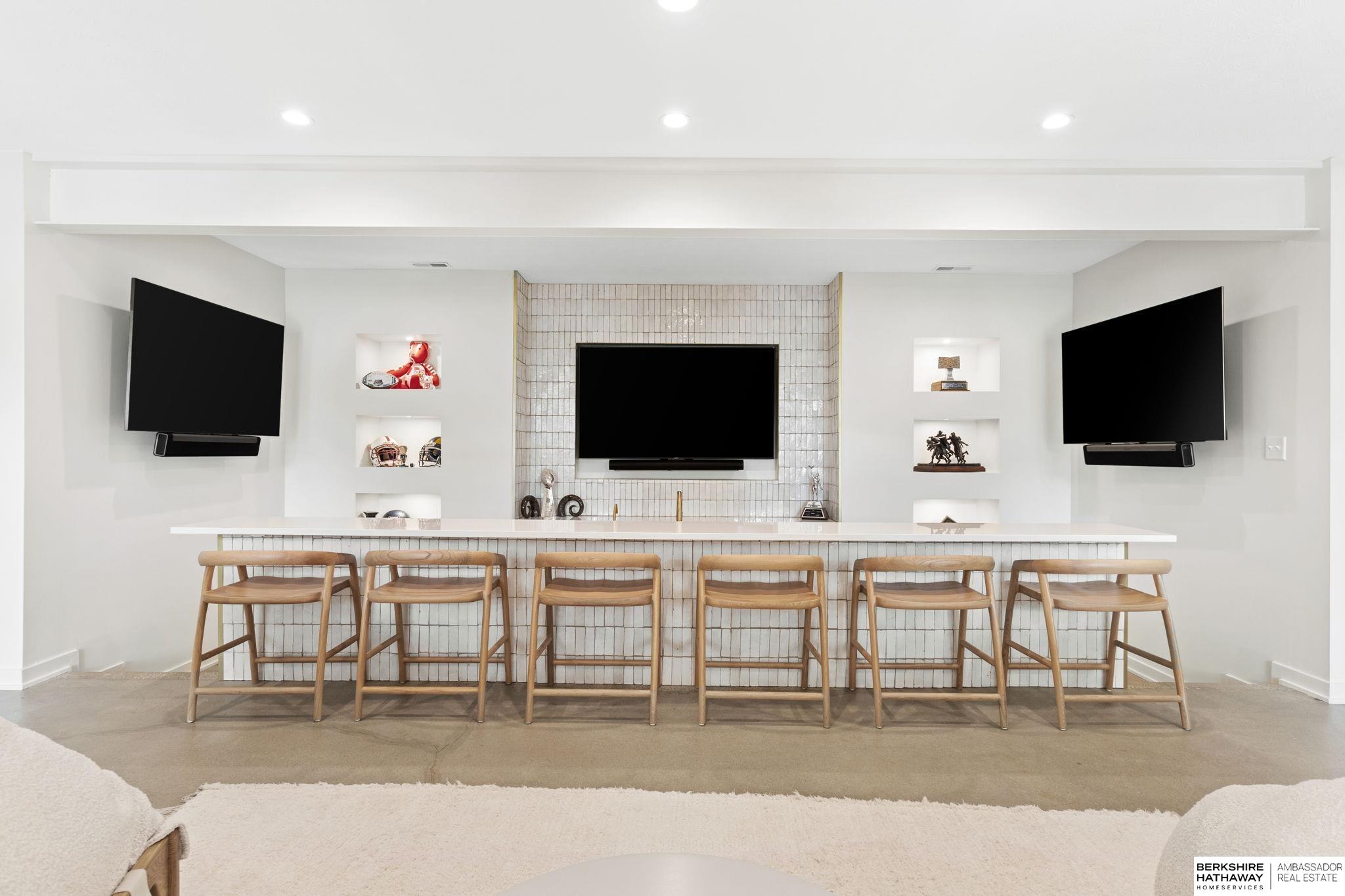 Lincoln, Nebraska 68516, United States, 5 Bedrooms Bedrooms, ,6 BathroomsBathrooms,Residential,Pending,203898