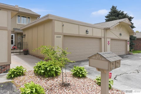Photo of 6009 Oak Hills Drive #22, Omaha, NE 68137 (MLS # 22624657)