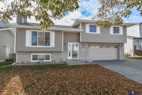 Photo of 1543 Hilltop Road, Lincoln, NE 68521 (MLS # 22532462)