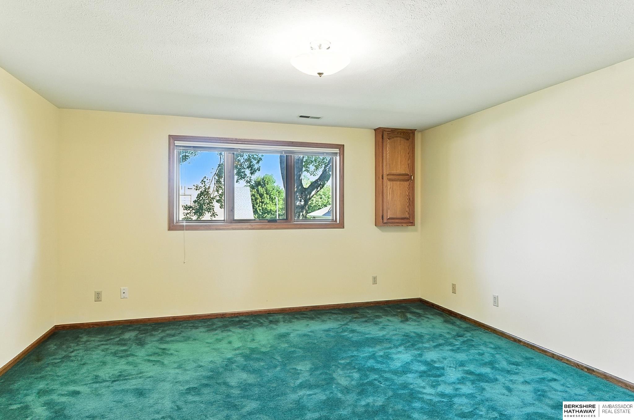 Omaha, Nebraska 68164, United States, 3 Bedrooms Bedrooms, ,3 BathroomsBathrooms,Residential,Active,205446