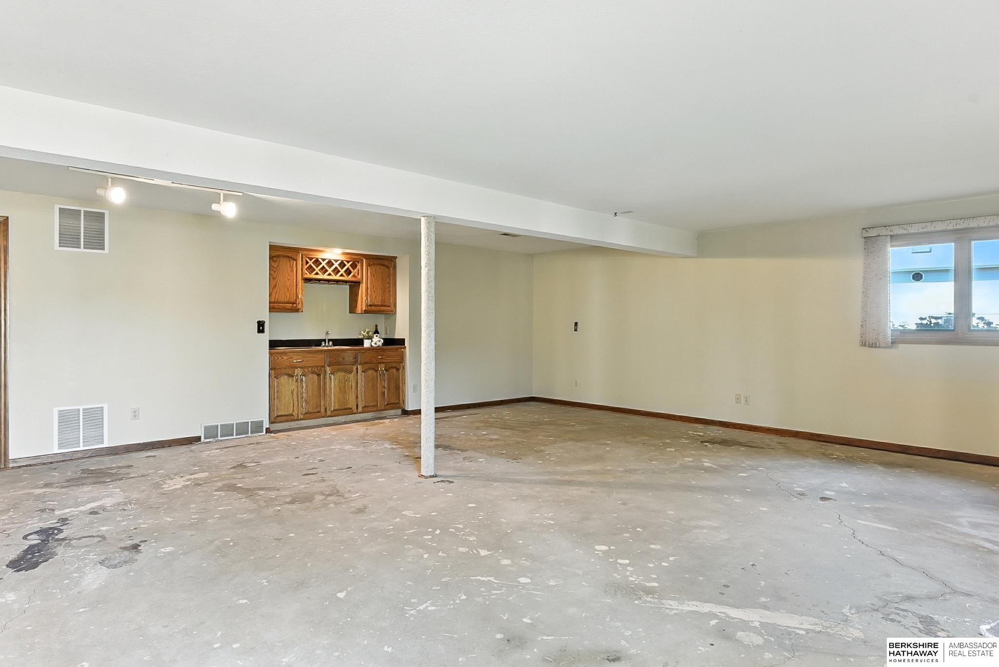 Omaha, Nebraska 68164, United States, 3 Bedrooms Bedrooms, ,3 BathroomsBathrooms,Residential,Active,205446