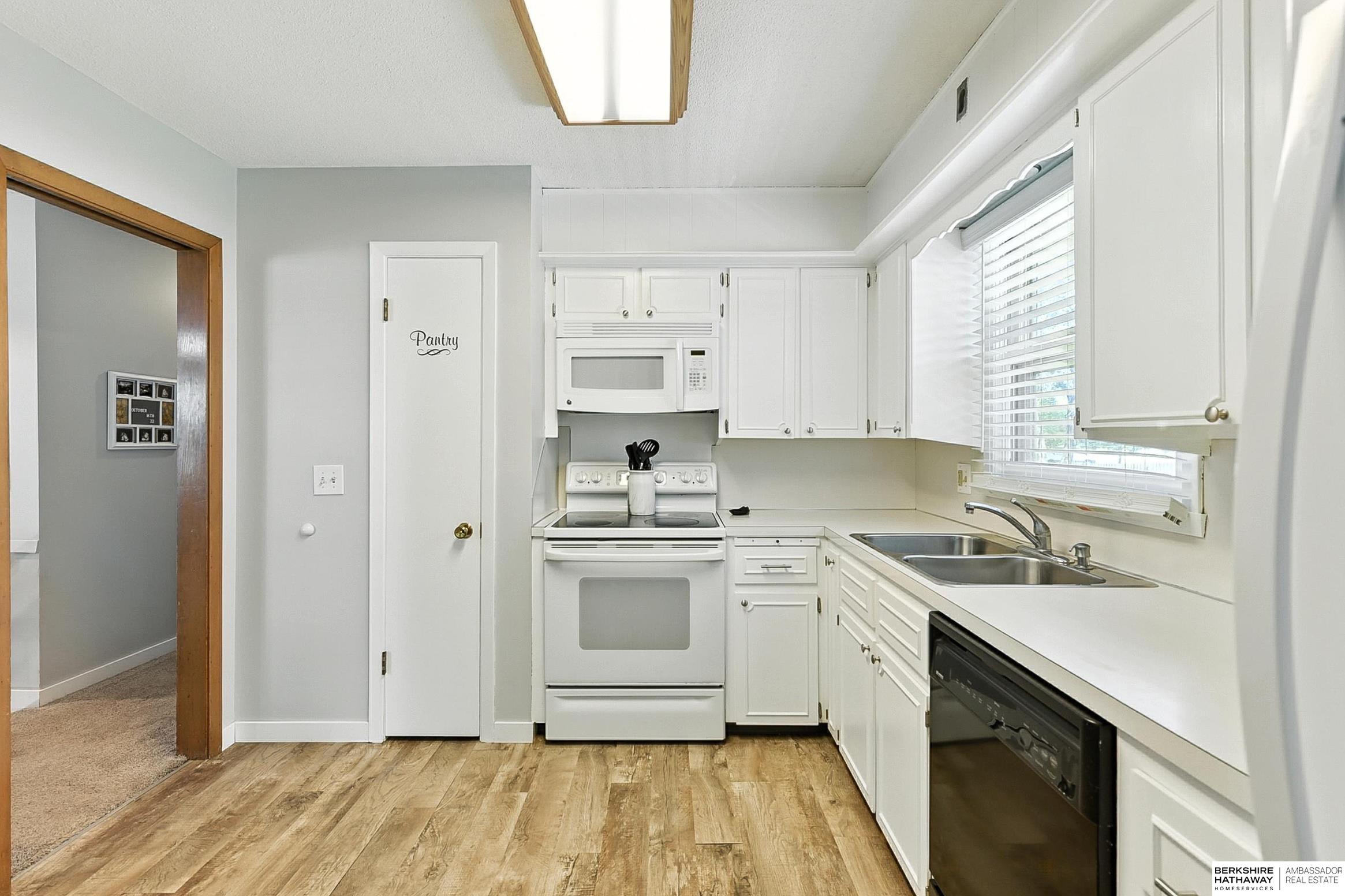 Omaha, Nebraska 68144, United States, 3 Bedrooms Bedrooms, ,2 BathroomsBathrooms,Residential,Active,218852