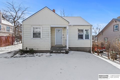 Photo of 4327 Larimore Avenue, Omaha, NE 68111 (MLS # 22534252)