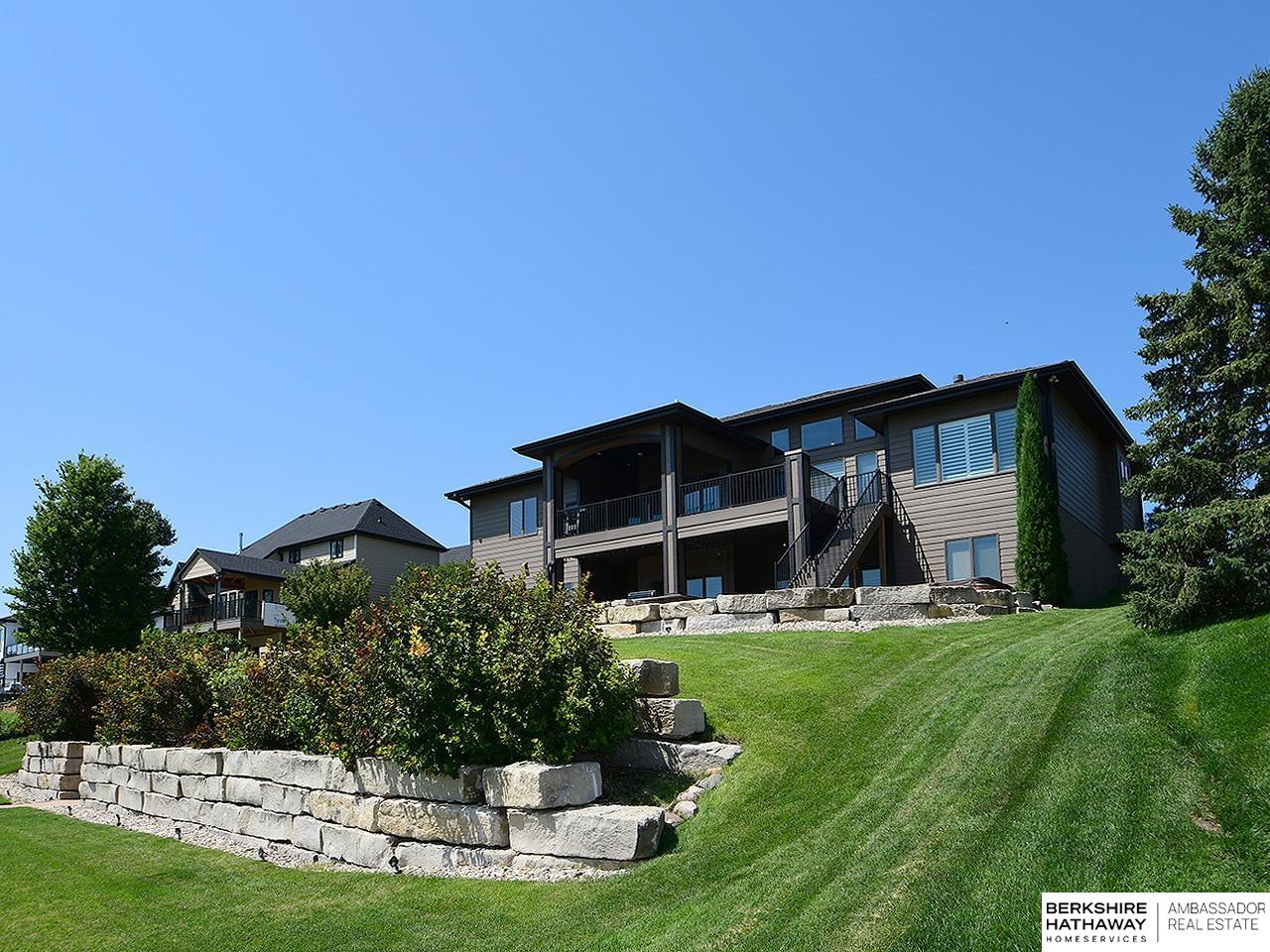 Bennington, Nebraska 68007, United States, 5 Bedrooms Bedrooms, ,5 BathroomsBathrooms,Residential,Pending,180300