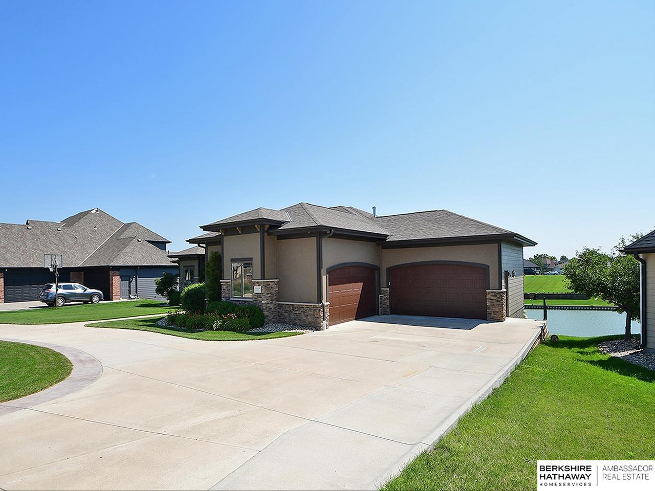 Bennington, Nebraska 68007, United States, 5 Bedrooms Bedrooms, ,5 BathroomsBathrooms,Residential,Pending,180300