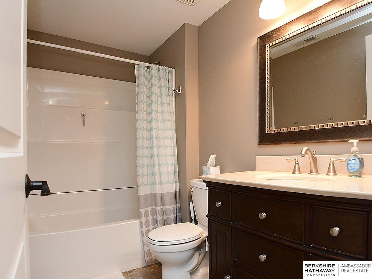 Bennington, Nebraska 68007, United States, 5 Bedrooms Bedrooms, ,5 BathroomsBathrooms,Residential,Pending,180300