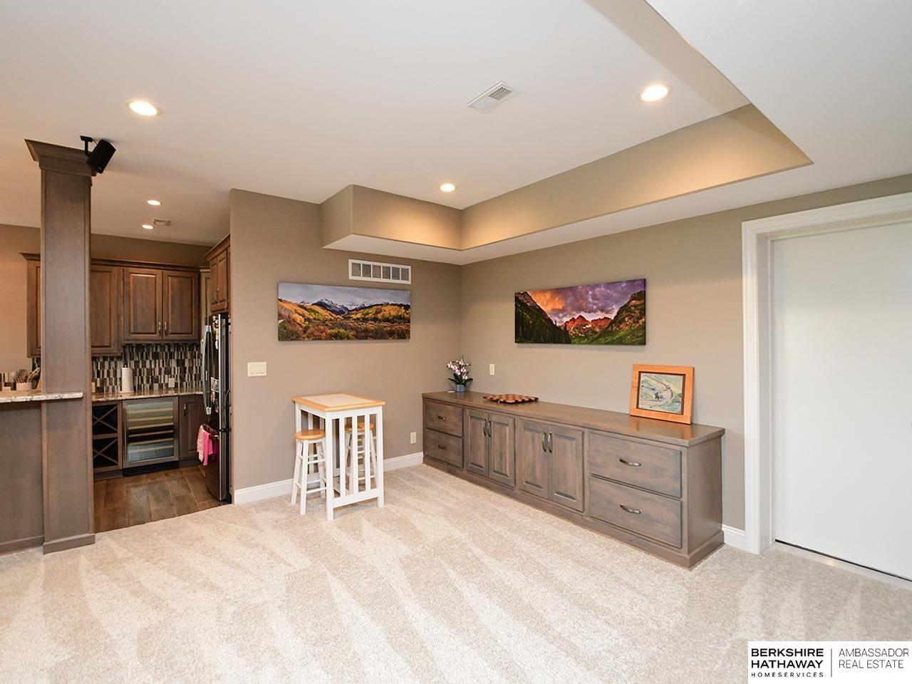 Bennington, Nebraska 68007, United States, 5 Bedrooms Bedrooms, ,5 BathroomsBathrooms,Residential,Pending,180300