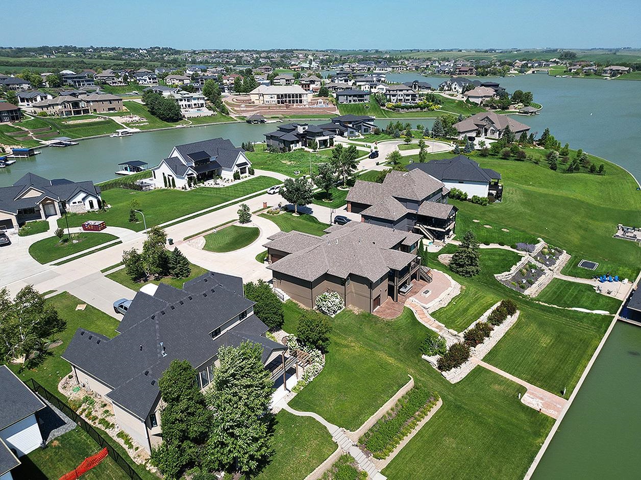 Bennington, Nebraska 68007, United States, 5 Bedrooms Bedrooms, ,5 BathroomsBathrooms,Residential,Pending,180300