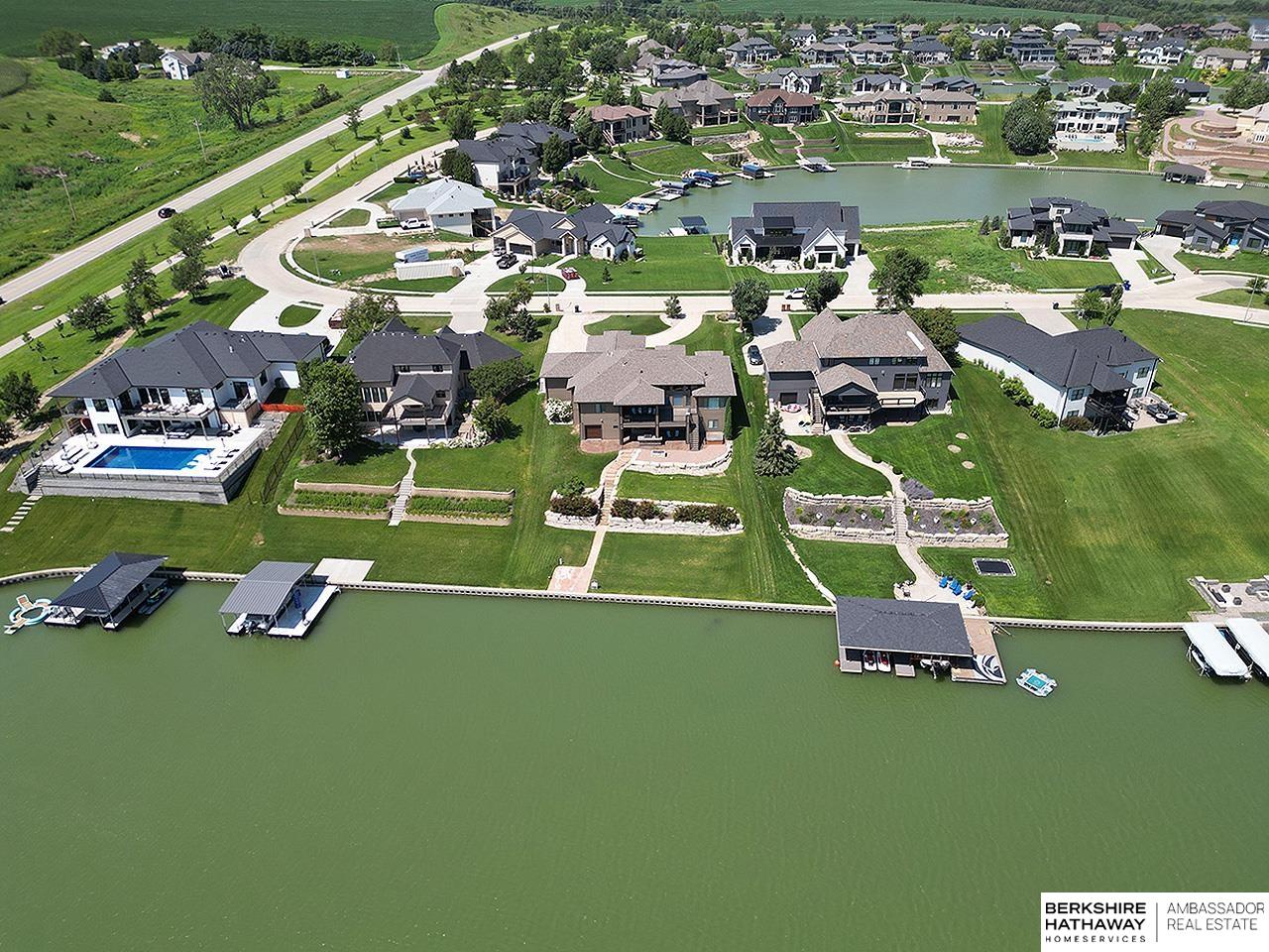 Bennington, Nebraska 68007, United States, 5 Bedrooms Bedrooms, ,5 BathroomsBathrooms,Residential,Pending,180300