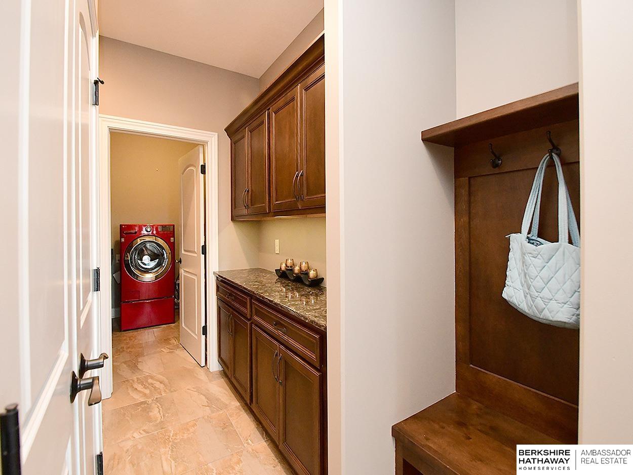 Bennington, Nebraska 68007, United States, 5 Bedrooms Bedrooms, ,5 BathroomsBathrooms,Residential,Pending,180300