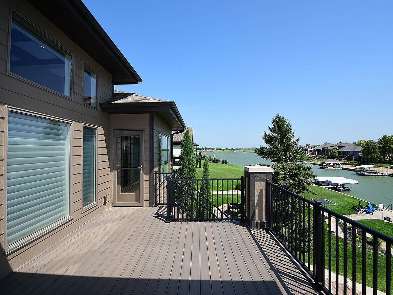 Bennington, Nebraska 68007, United States, 5 Bedrooms Bedrooms, ,5 BathroomsBathrooms,Residential,Pending,180300