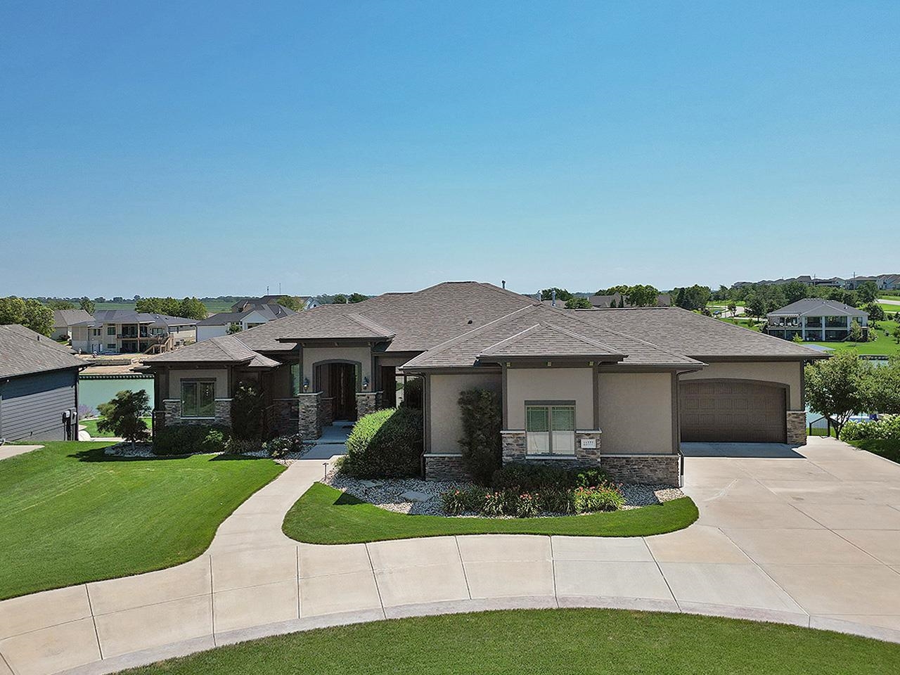 Bennington, Nebraska 68007, United States, 5 Bedrooms Bedrooms, ,5 BathroomsBathrooms,Residential,Pending,180300