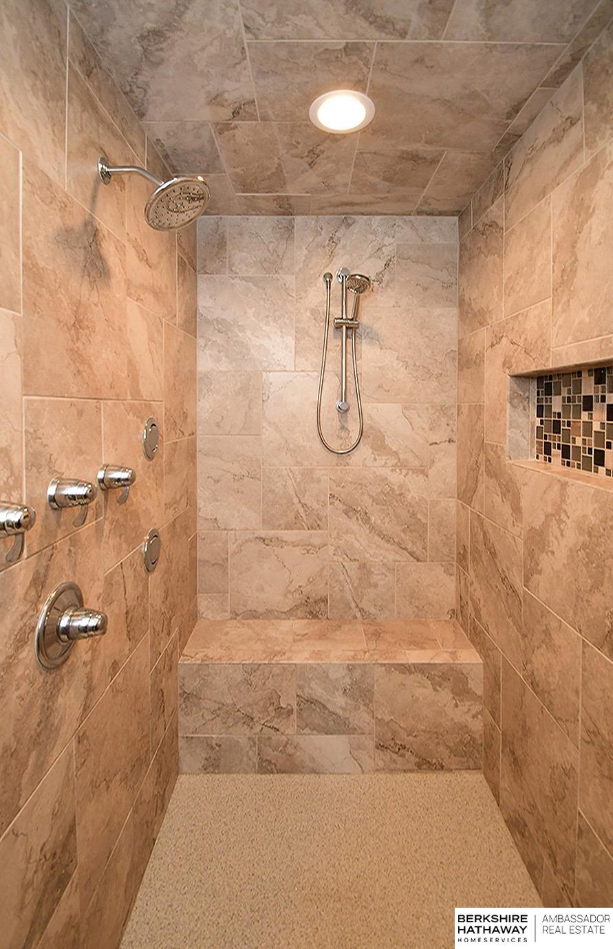 Bennington, Nebraska 68007, United States, 5 Bedrooms Bedrooms, ,5 BathroomsBathrooms,Residential,Pending,180300