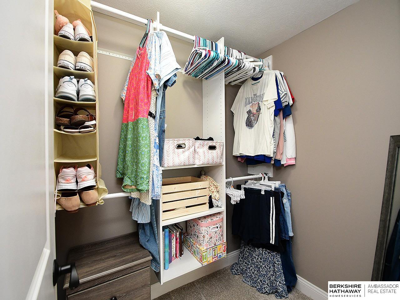 Bennington, Nebraska 68007, United States, 5 Bedrooms Bedrooms, ,5 BathroomsBathrooms,Residential,Pending,180300