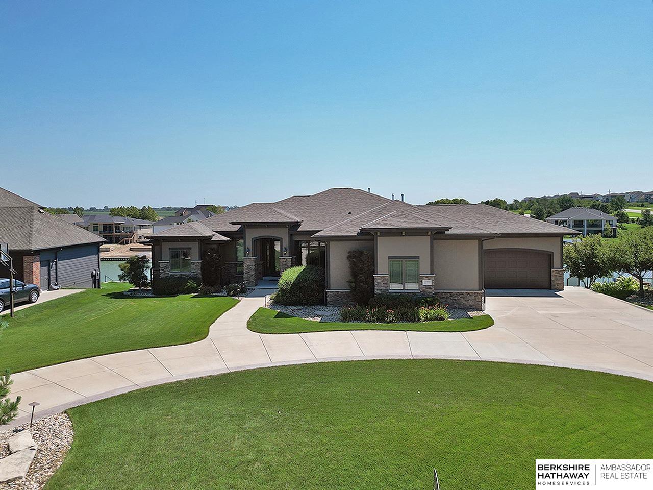 Bennington, Nebraska 68007, United States, 5 Bedrooms Bedrooms, ,5 BathroomsBathrooms,Residential,Pending,180300