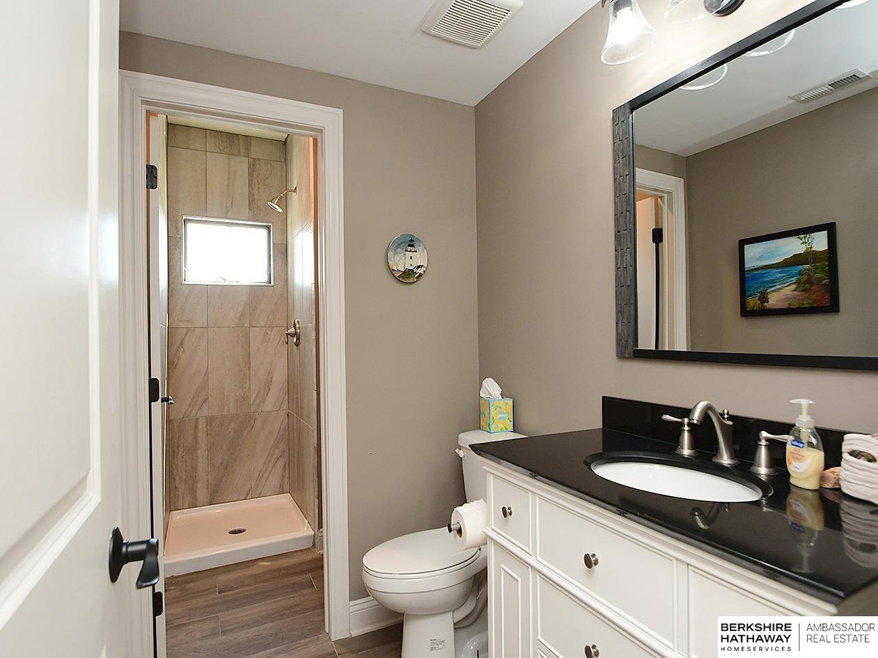 Bennington, Nebraska 68007, United States, 5 Bedrooms Bedrooms, ,5 BathroomsBathrooms,Residential,Pending,180300