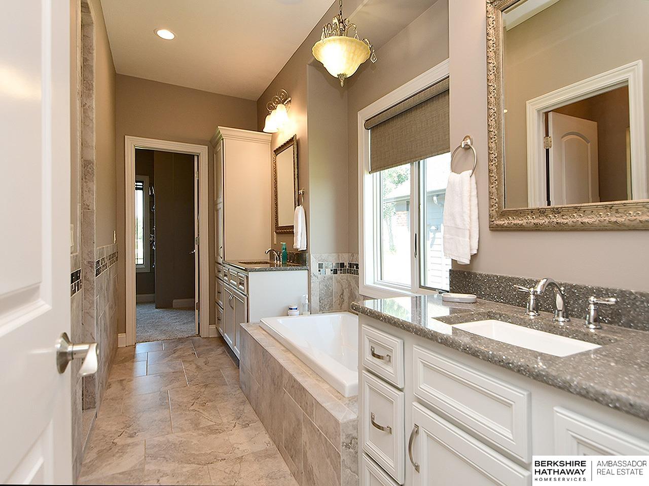 Bennington, Nebraska 68007, United States, 5 Bedrooms Bedrooms, ,5 BathroomsBathrooms,Residential,Pending,180300