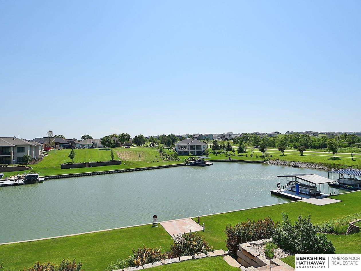 Bennington, Nebraska 68007, United States, 5 Bedrooms Bedrooms, ,5 BathroomsBathrooms,Residential,Pending,180300