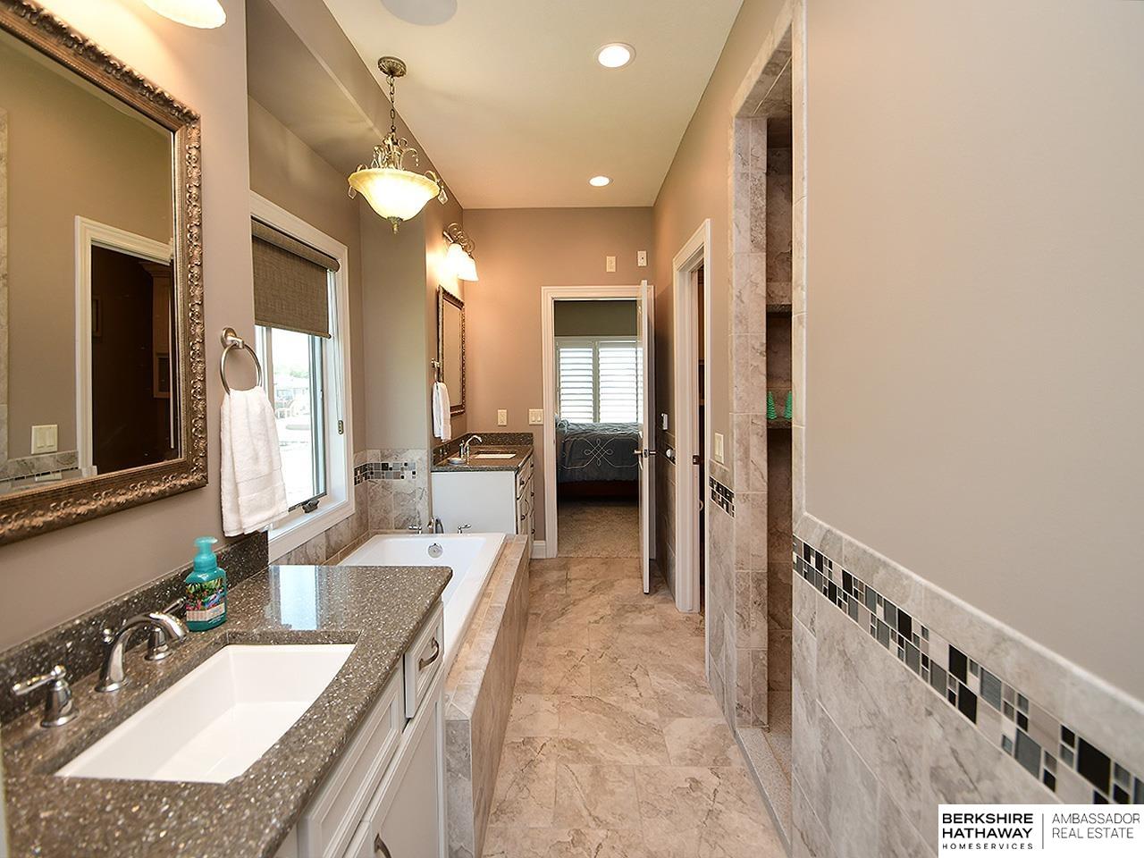 Bennington, Nebraska 68007, United States, 5 Bedrooms Bedrooms, ,5 BathroomsBathrooms,Residential,Pending,180300