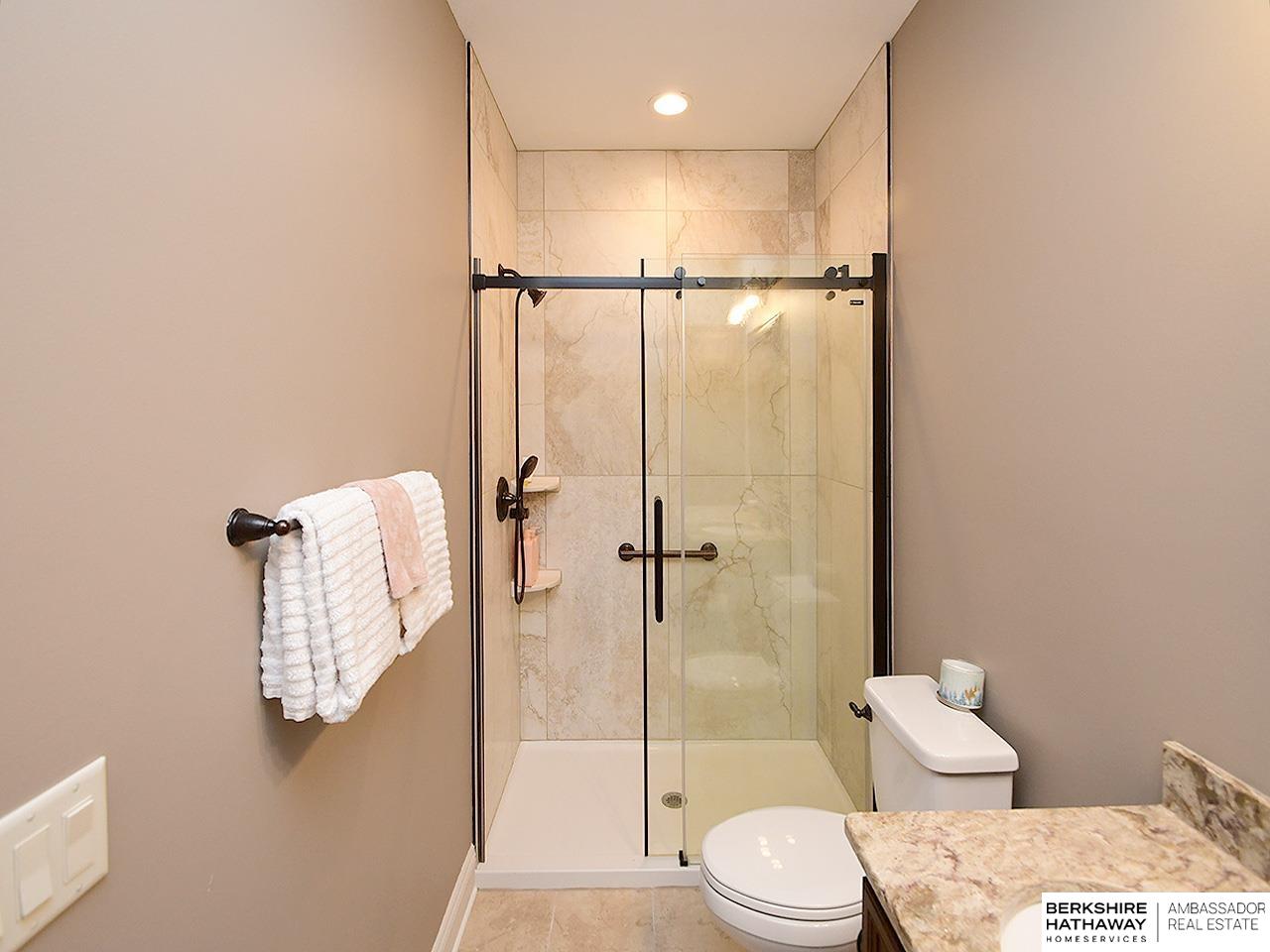 Bennington, Nebraska 68007, United States, 5 Bedrooms Bedrooms, ,5 BathroomsBathrooms,Residential,Pending,180300