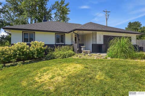 Photo of 15535 Leavenworth Street, Omaha, NE 68154 (MLS # 22620255)