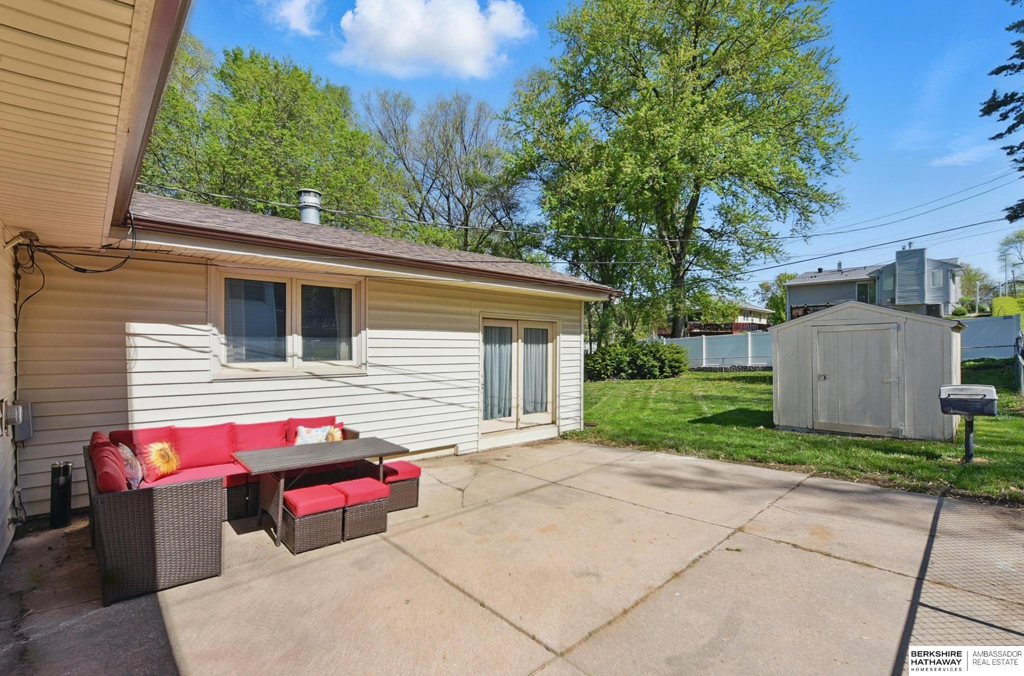 Omaha, Nebraska 68124, United States, 3 Bedrooms Bedrooms, ,2 BathroomsBathrooms,Residential,Pending,126037