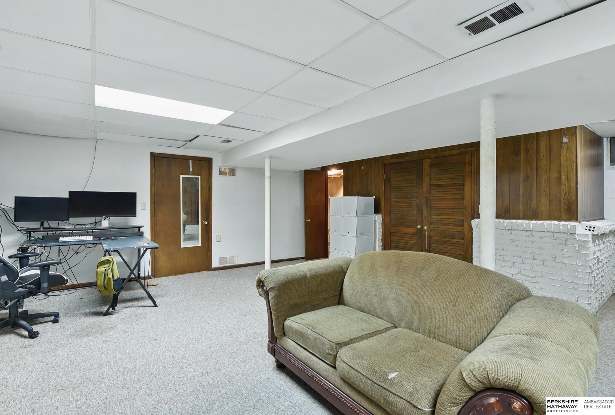 Omaha, Nebraska 68124, United States, 3 Bedrooms Bedrooms, ,2 BathroomsBathrooms,Residential,Pending,126037