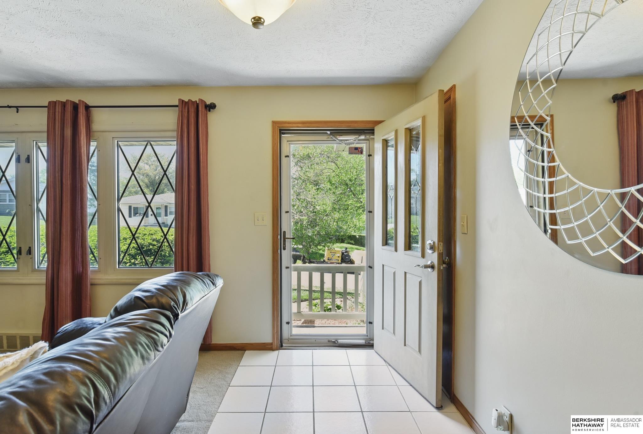 Omaha, Nebraska 68124, United States, 3 Bedrooms Bedrooms, ,2 BathroomsBathrooms,Residential,Pending,126037