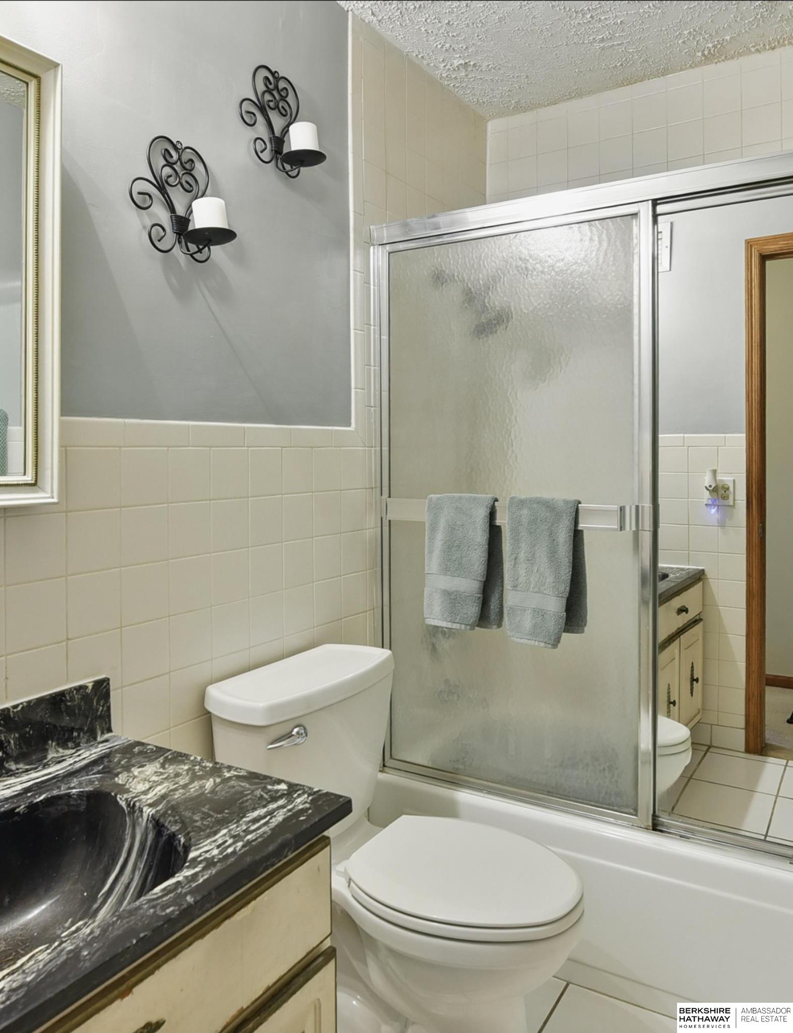 Omaha, Nebraska 68124, United States, 3 Bedrooms Bedrooms, ,2 BathroomsBathrooms,Residential,Pending,126037