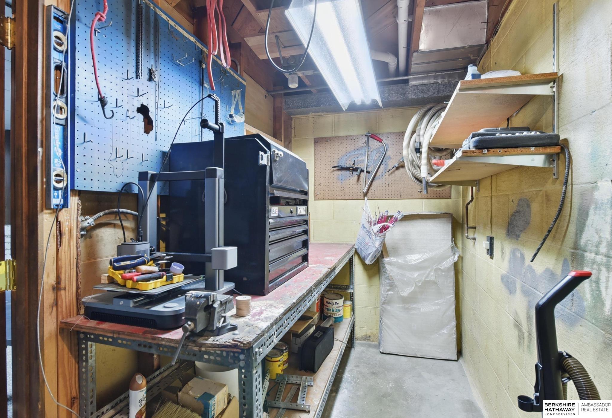 Omaha, Nebraska 68124, United States, 3 Bedrooms Bedrooms, ,2 BathroomsBathrooms,Residential,Pending,126037