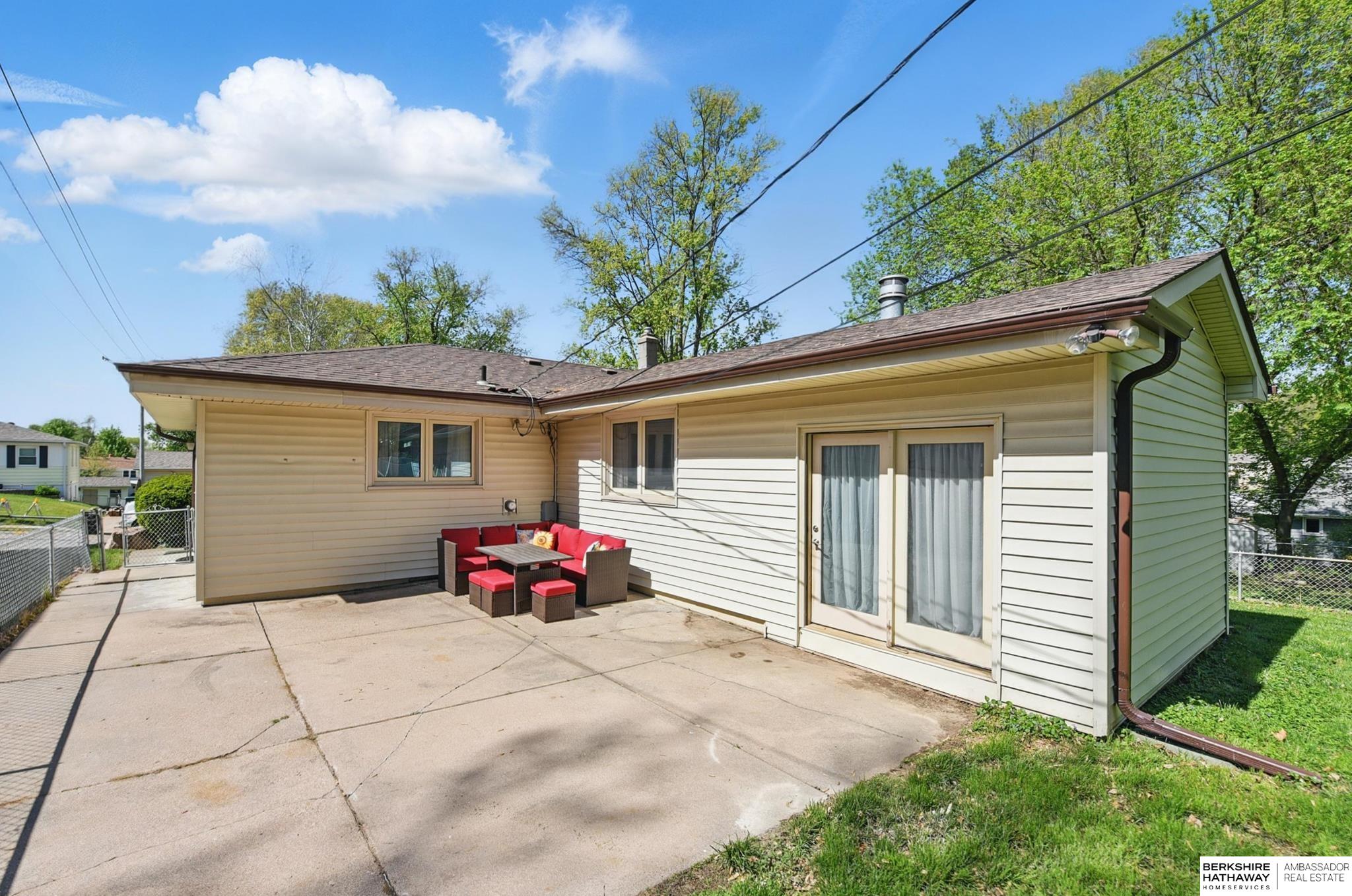 Omaha, Nebraska 68124, United States, 3 Bedrooms Bedrooms, ,2 BathroomsBathrooms,Residential,Pending,126037