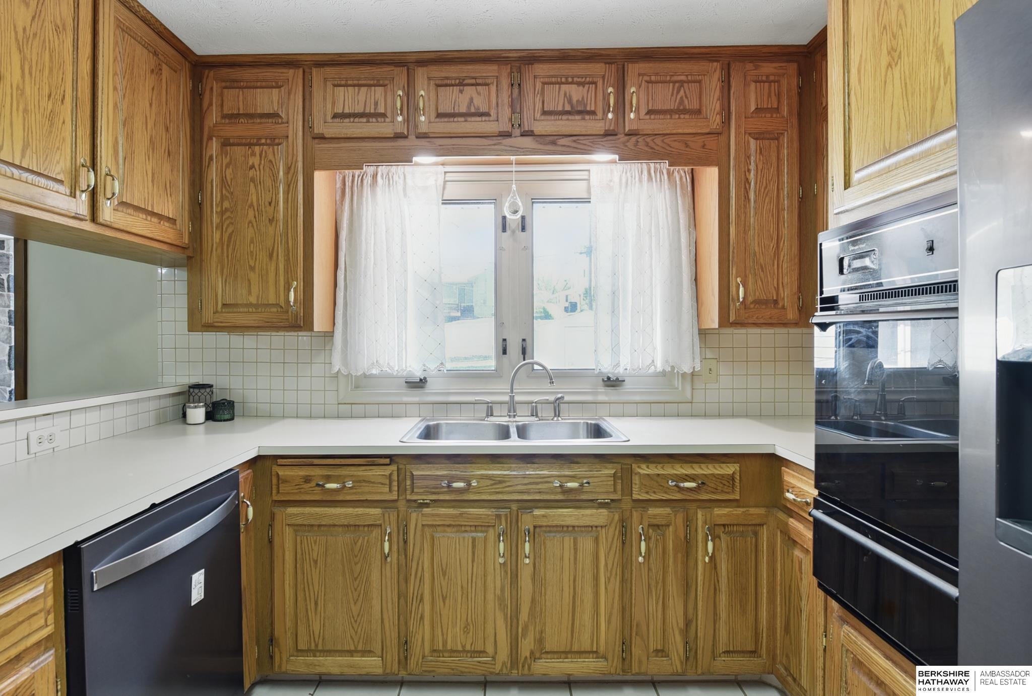 Omaha, Nebraska 68124, United States, 3 Bedrooms Bedrooms, ,2 BathroomsBathrooms,Residential,Pending,126037