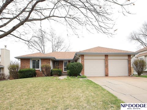 Photo of 9404 Drexel Street, Omaha, NE 68127 (MLS # 22608662)